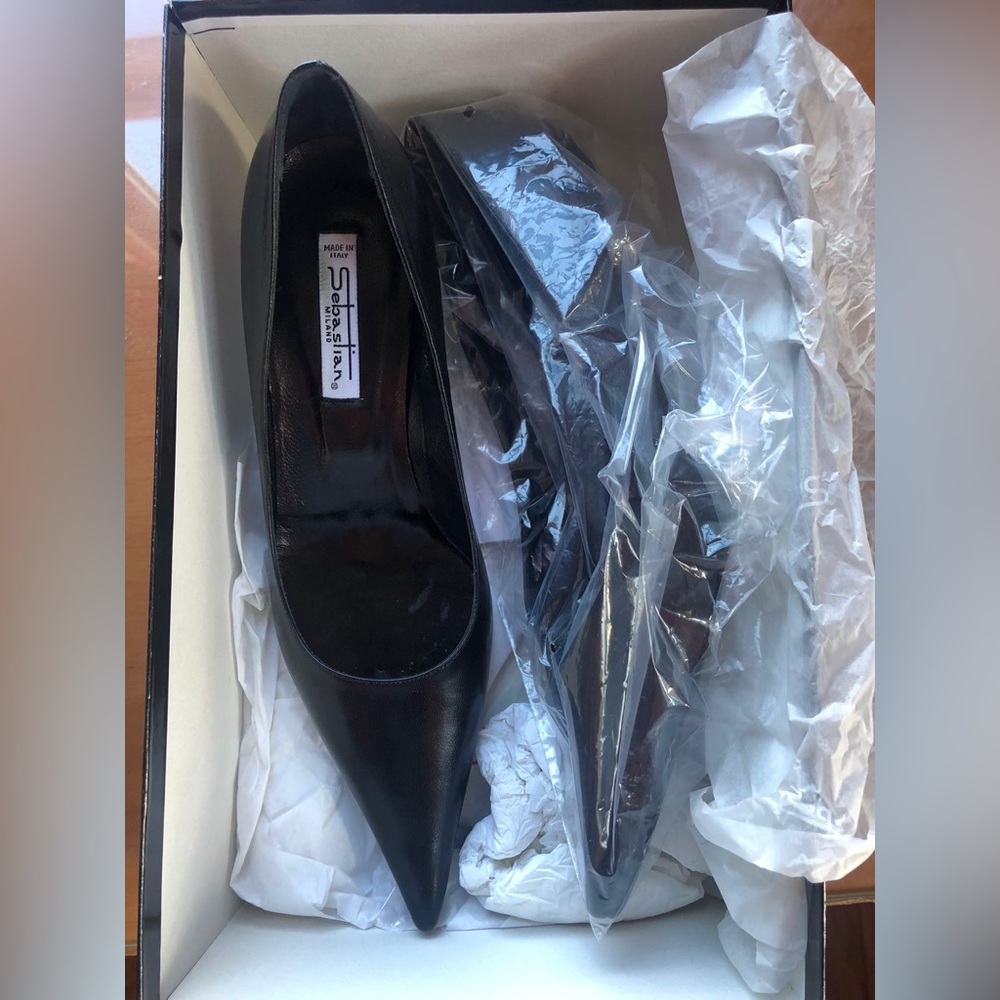 Italian leather Sebastian size 36 black pumps
